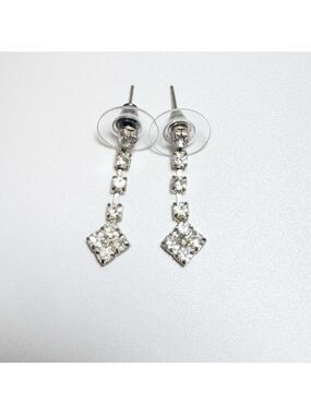 Elegant Silver Crystal Drop Earrings